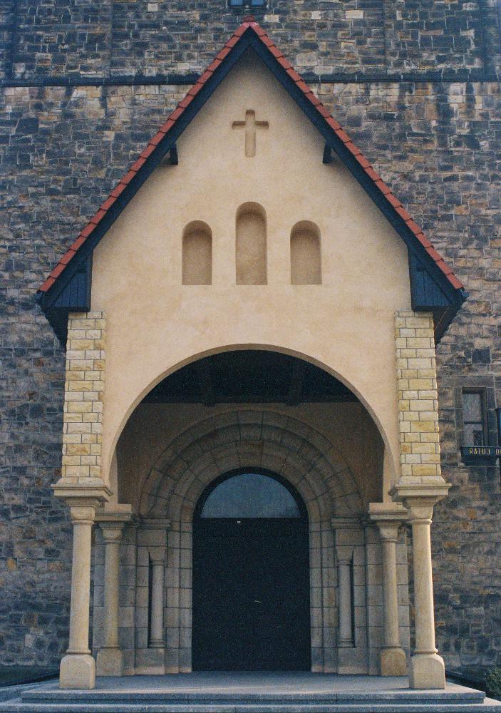 Kolumny, cokoły
