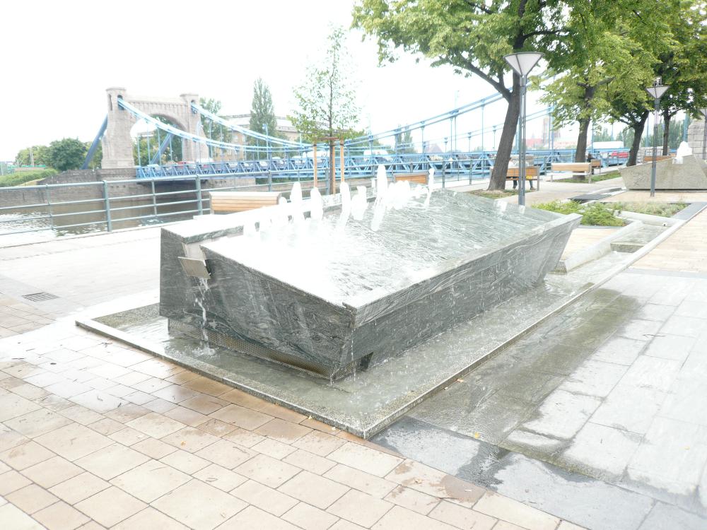 Wrocław, Zespół trzech fontann przy moście Grunwaldzkim