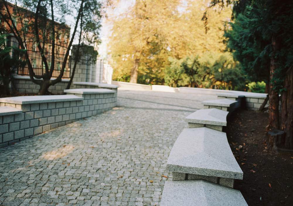 Ogrodzenia z litego kamienia